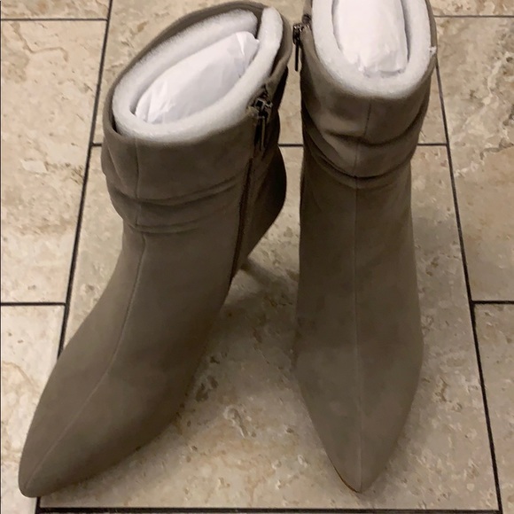 Vince Camuto Shoes - Vince Camuto Abrianna Leather Pointed-Toe Bootie Vince Camuto Shoes - Vince Camuto Abrianna Leather Pointed-Toe Bootie